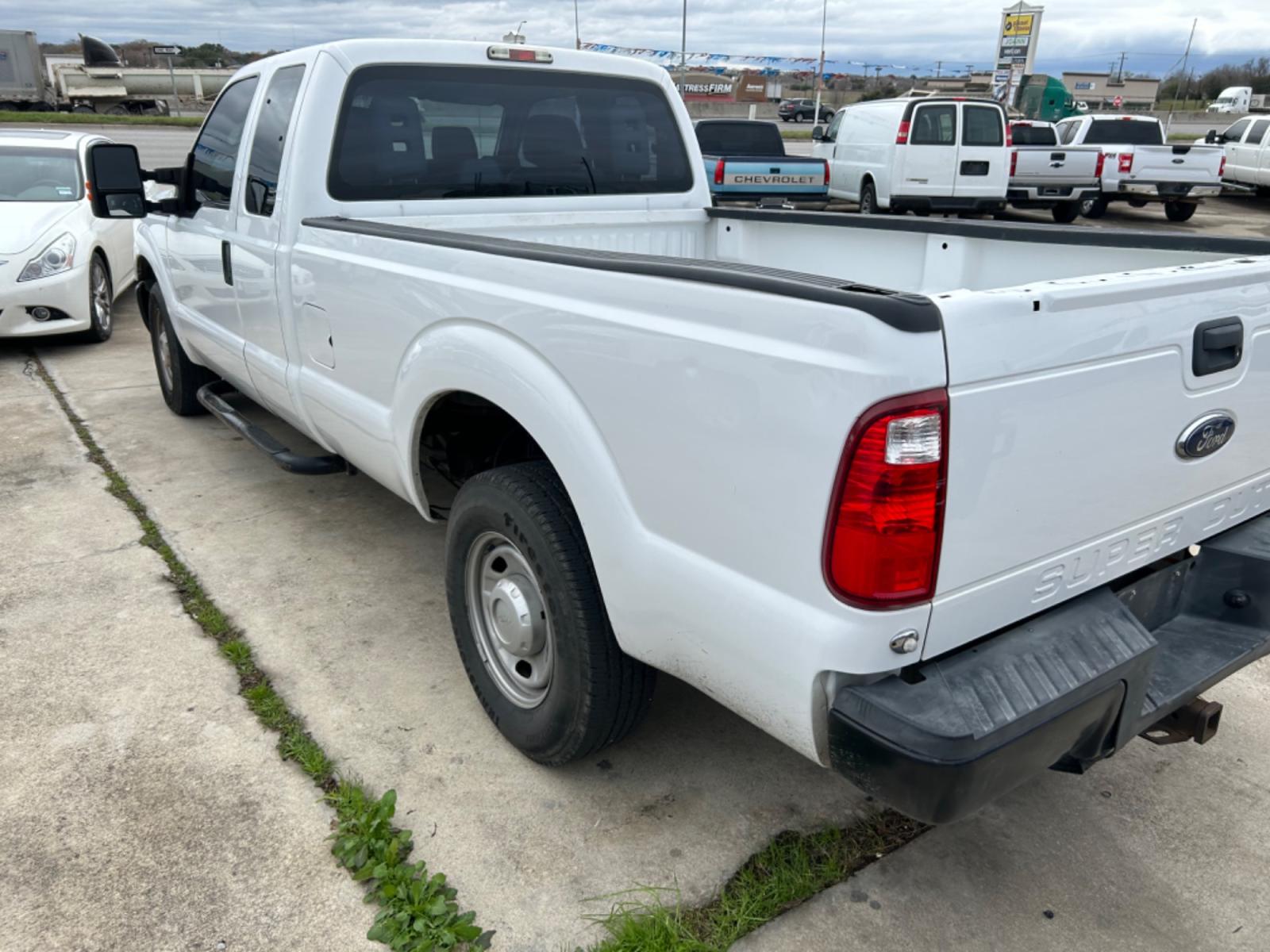 2016 White Ford F-250 SD XL SuperCab 2WD (1FT7X2A65GE) with an 6.2L V8 OHV 16V engine, 6A transmission, located at 1687 Business 35 S, New Braunfels, TX, 78130, (830) 625-7159, 29.655487, -98.051491 - Photo #3
